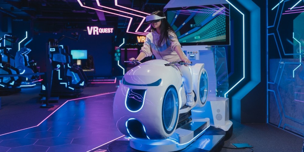 woman-riding-a-virtual-reality-ride